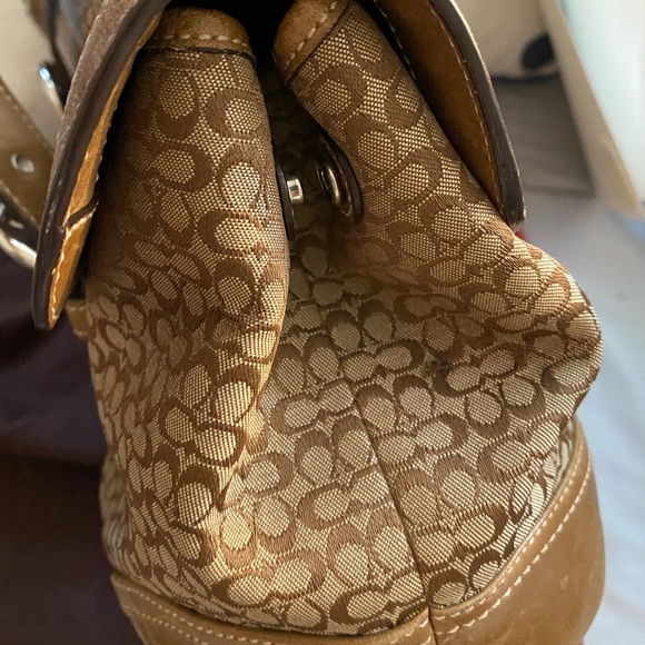 Coach tan signature envelope purse. Well taken care of. - Picture 2 of 8